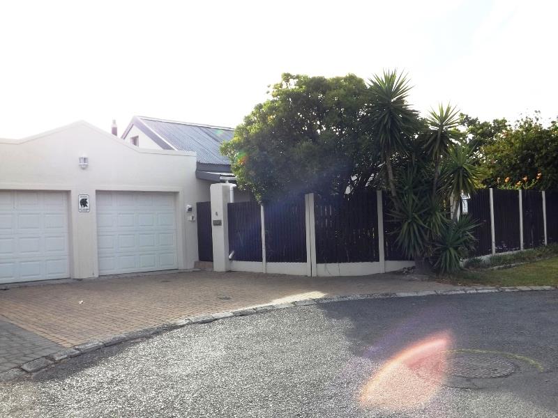 3 Bedroom Property for Sale in Sunnydale Western Cape